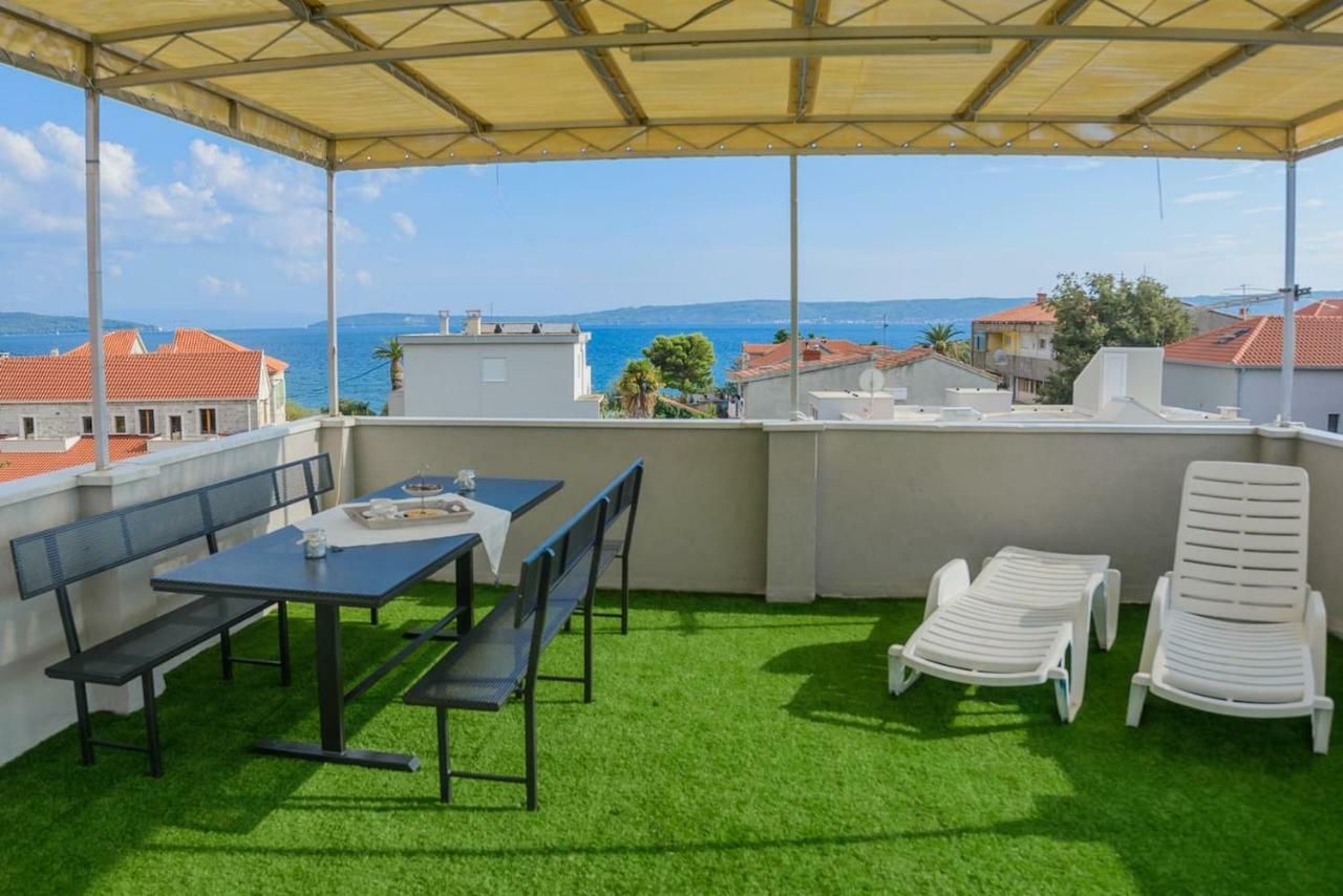 Apartment By The Sea And Beach With Roof Terrace Kaštela المظهر الخارجي الصورة