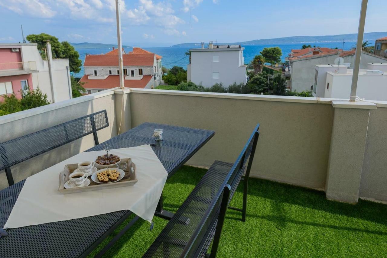 Apartment By The Sea And Beach With Roof Terrace Kaštela المظهر الخارجي الصورة