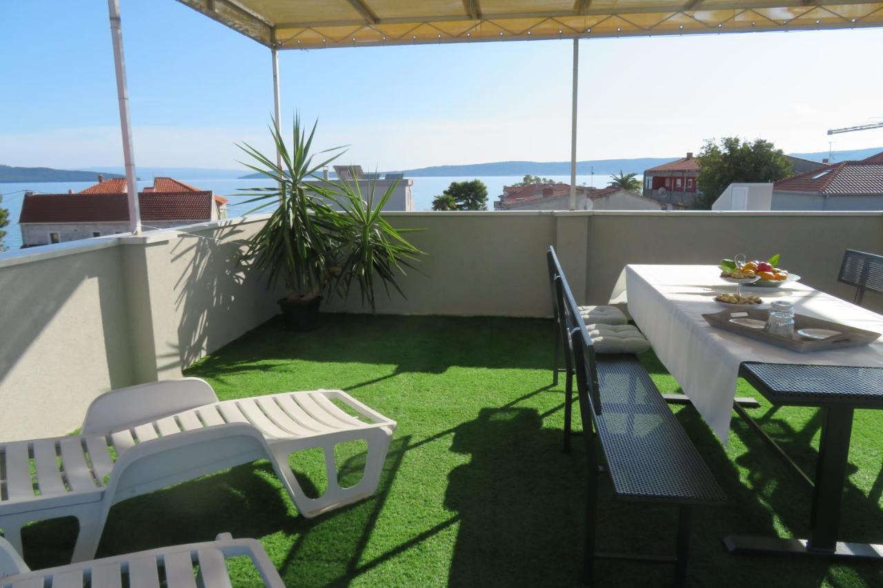 Apartment By The Sea And Beach With Roof Terrace Kaštela المظهر الخارجي الصورة