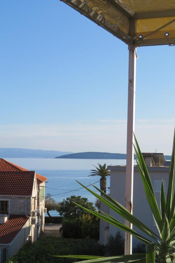 Apartment By The Sea And Beach With Roof Terrace Kaštela المظهر الخارجي الصورة