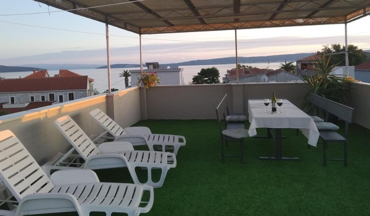 Apartment By The Sea And Beach With Roof Terrace Kaštela المظهر الخارجي الصورة